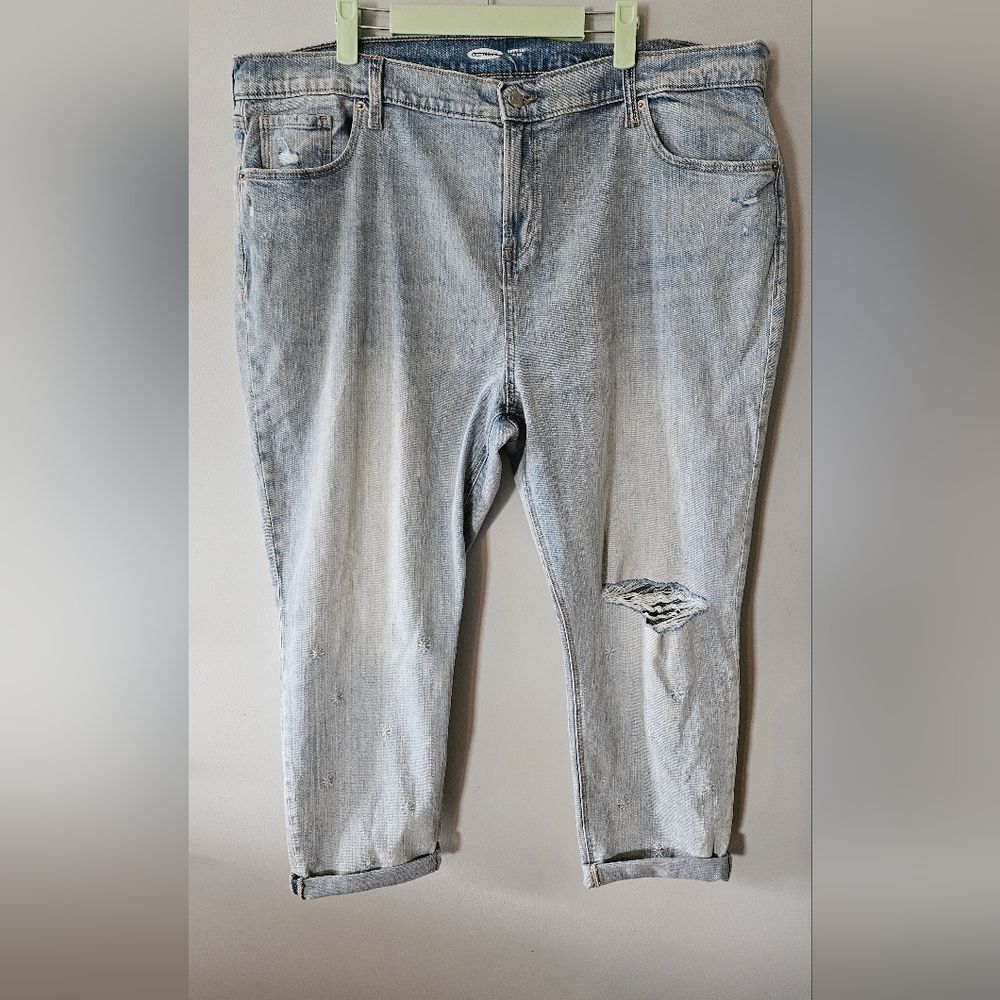 Old Navy Mid Rise Boyfriend Light Wash Embroidered Jeans Size 18